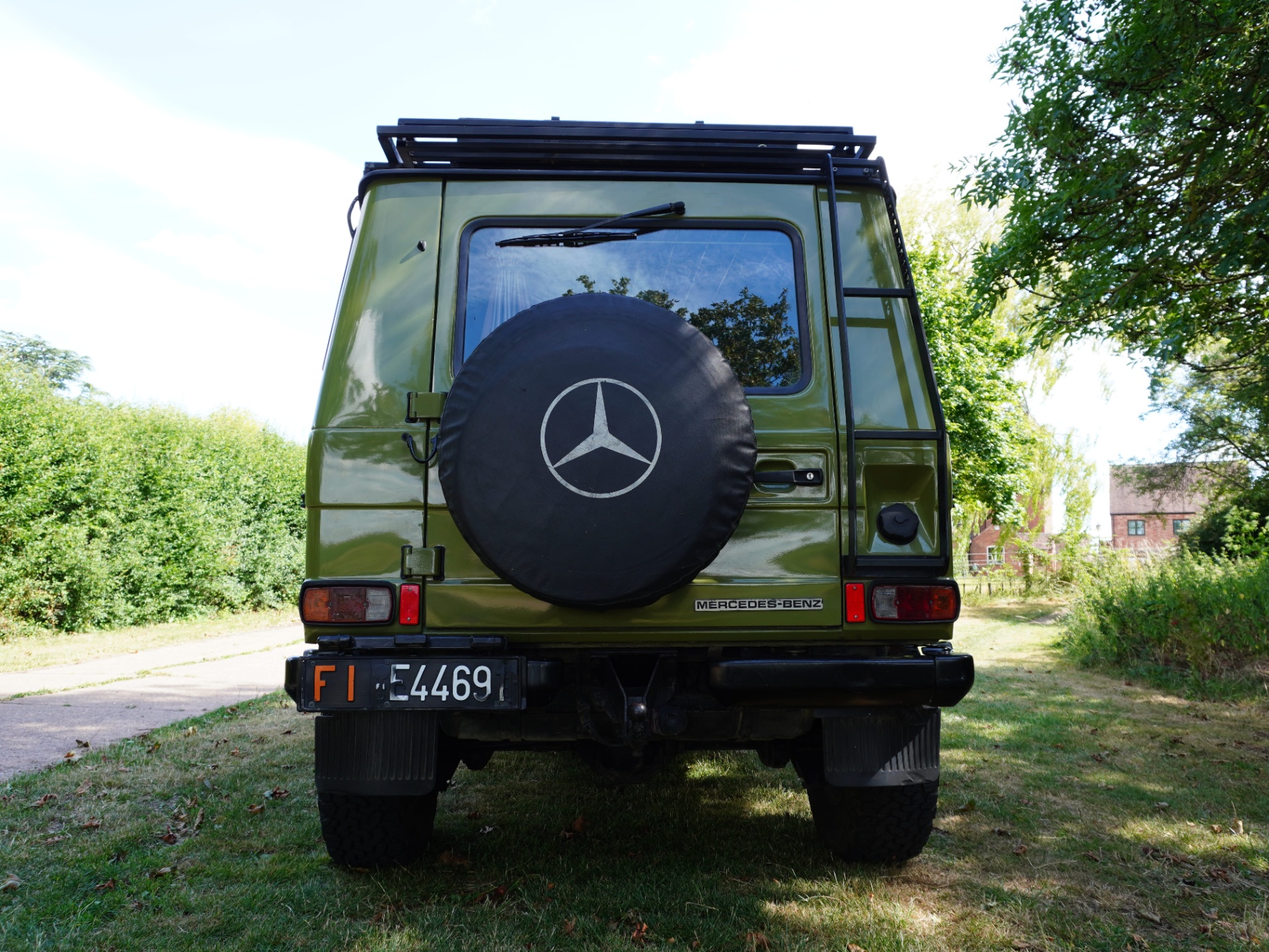 Rear straight-on, Italian plates