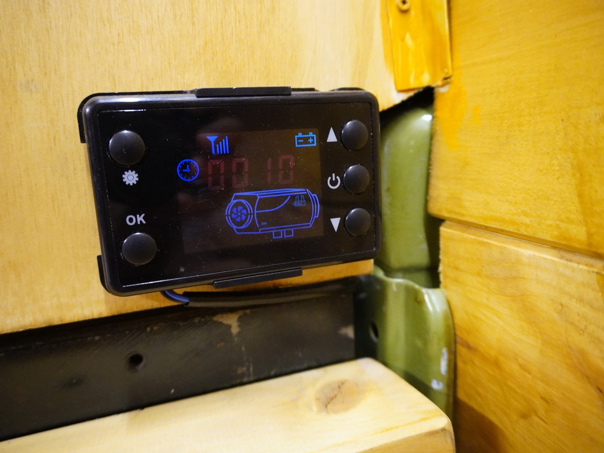 Diesel air heater controller, cabin-mounted