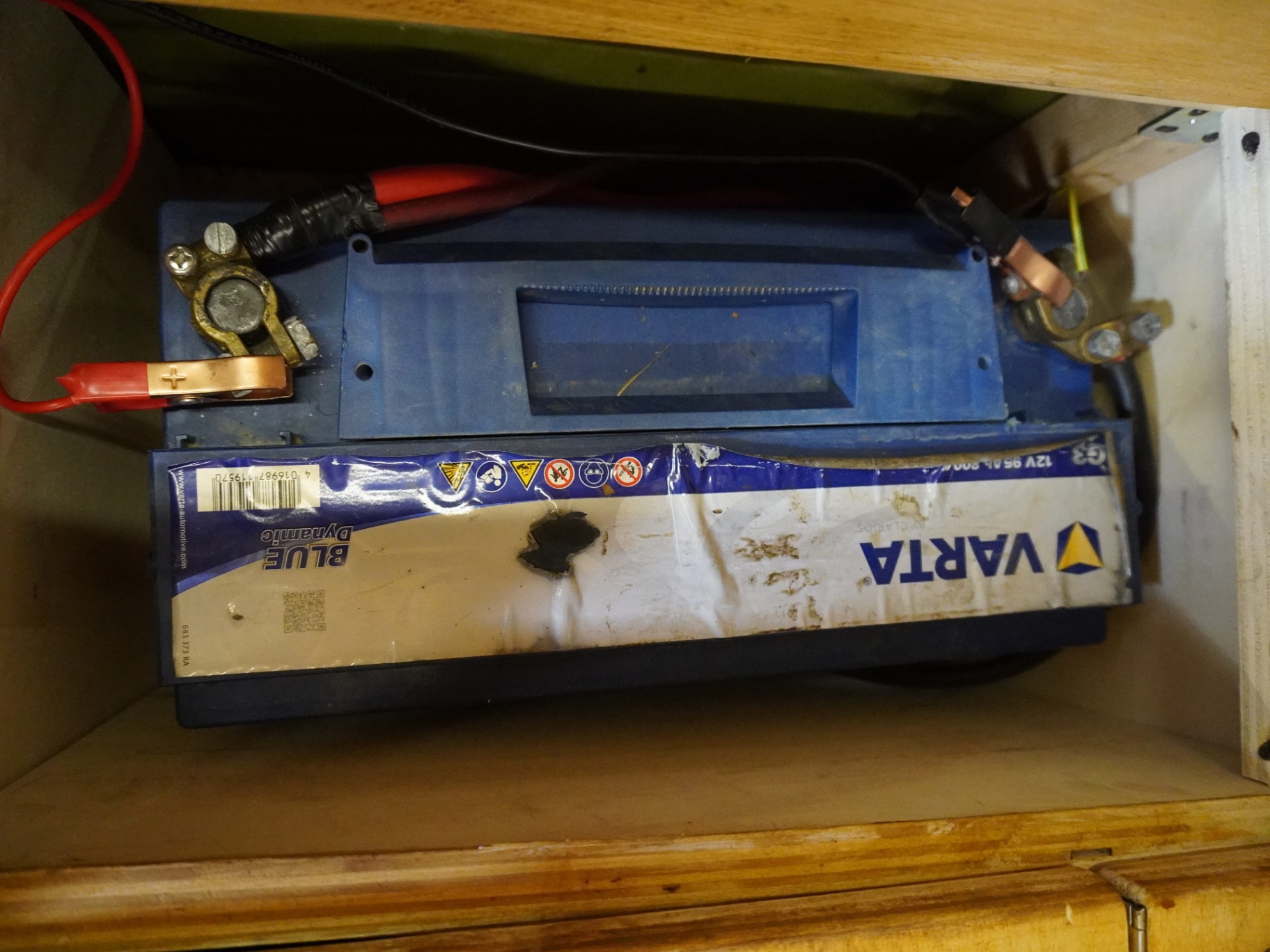 Varta Blue Dynamic 95Ah auxiliary battery, isolator-fed