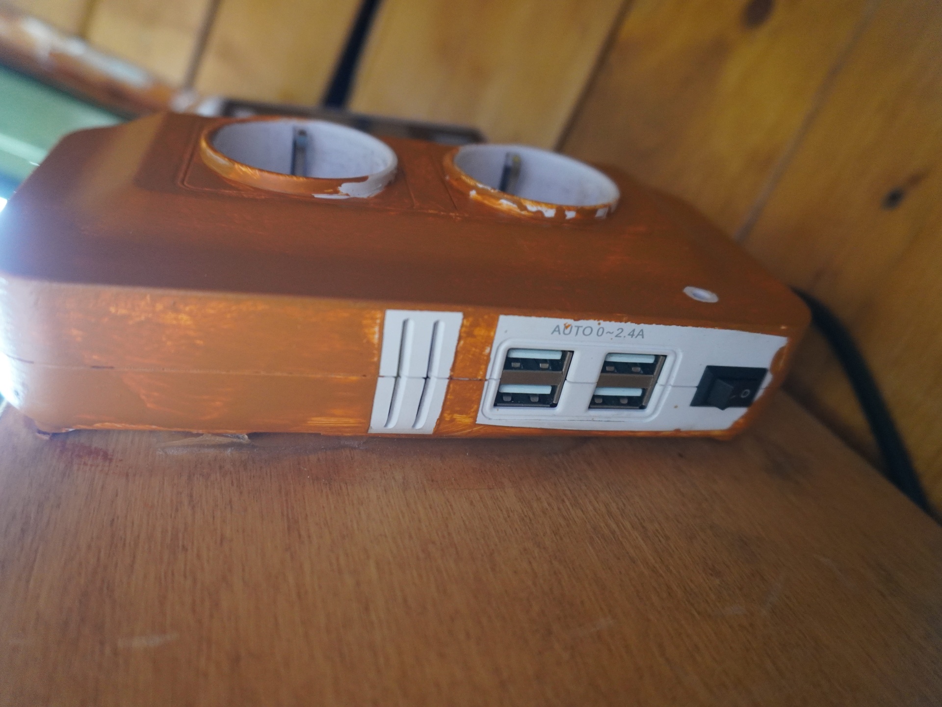 220V sockets, 4-port USB (2.4A) charger station