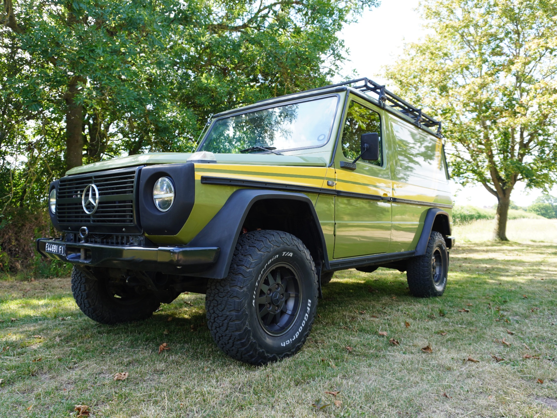 Front three-quarter, original 300 GD graphics